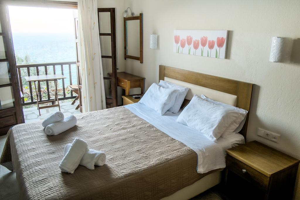 To Mpalkoni Hotel โคเรฟตอน ภายนอก รูปภาพ